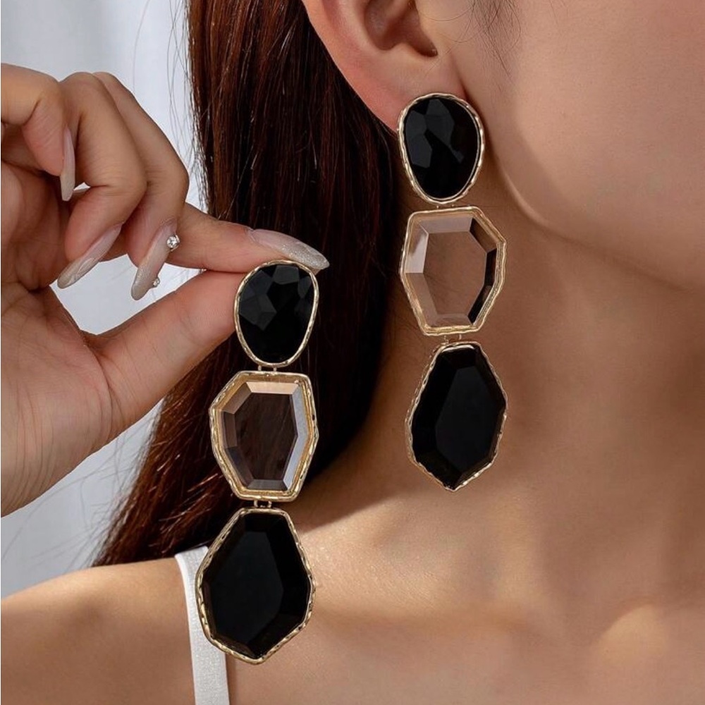 Elegant Black and Gold Geometric Earrings